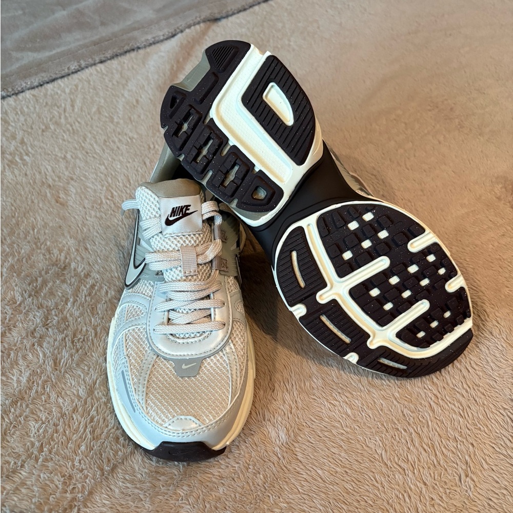 NWOT Nike V2K Run “Light Orewood Brown” - Picture 5 of 6